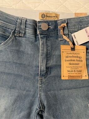 Democracy women’s Freedom Ankle Skimmer Jeans